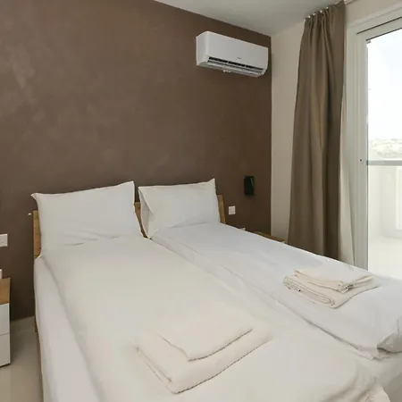 아파트 Lovely And Spacious Penthouse 2 Bed 1 Bath With Wide Panoramic Views 펨브로크