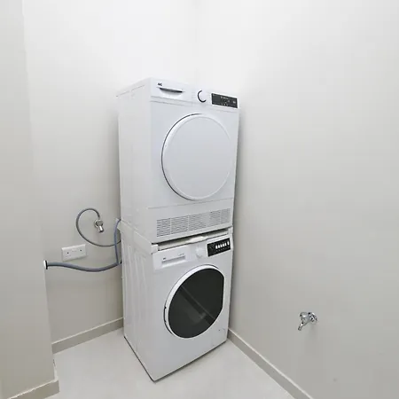 Lovely And Spacious Penthouse 2 Bed 1 Bath With Wide Panoramic Views