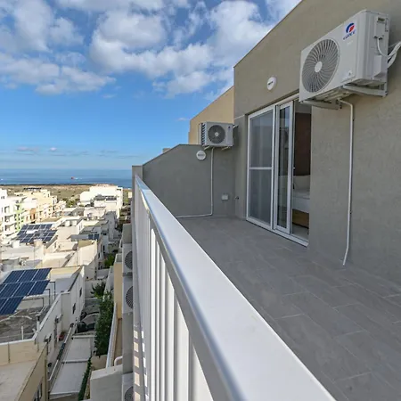 Lovely And Spacious Penthouse 2 Bed 1 Bath With Wide Panoramic Views Пемброк