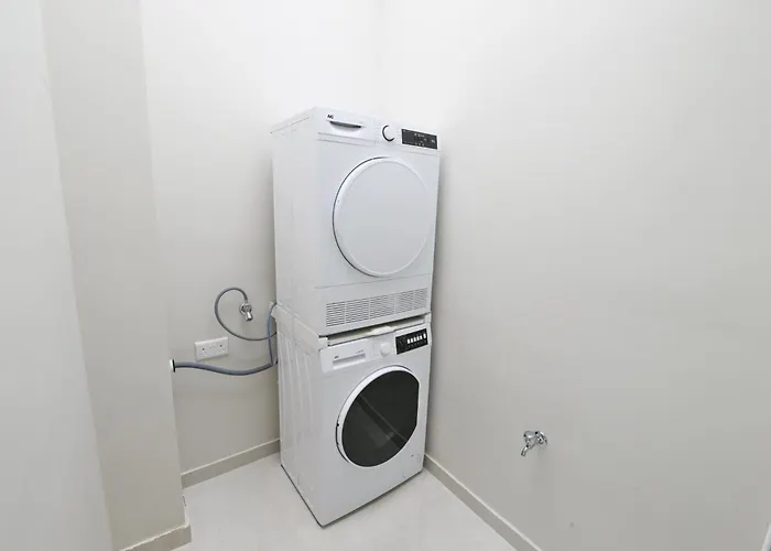 Lovely And Spacious Penthouse 2 Bed 1 Bath With Wide Panoramic Views