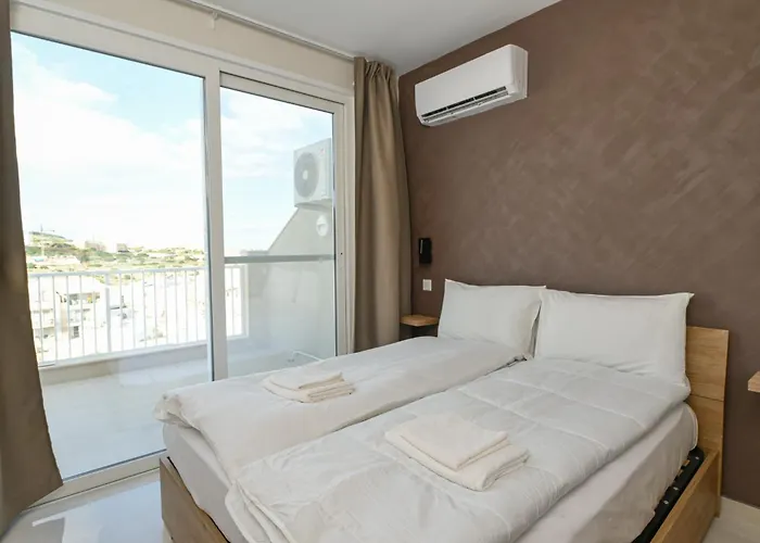 Lovely And Spacious Penthouse 2 Bed 1 Bath With Wide Panoramic Views Appartamento Pembroke