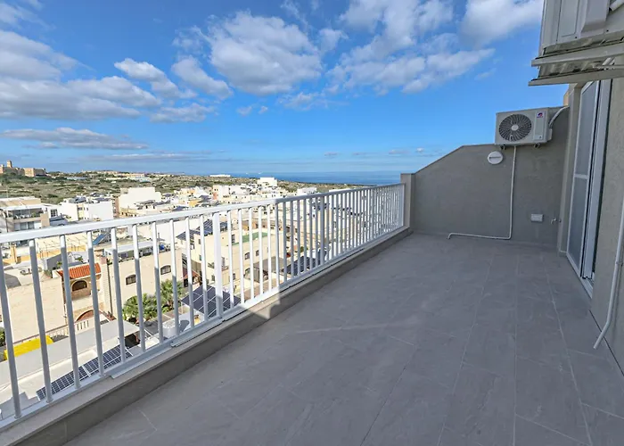 Lovely And Spacious Penthouse 2 Bed 1 Bath With Wide Panoramic Views Appartamento Pembroke