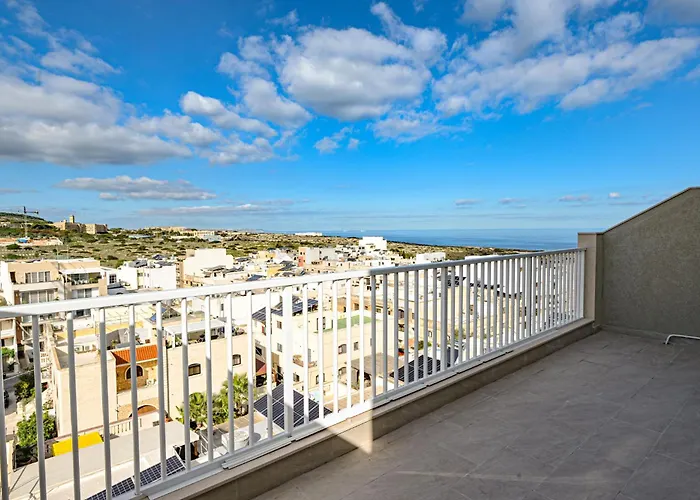 Lovely And Spacious Penthouse 2 Bed 1 Bath With Wide Panoramic Views Appartamento Pembroke