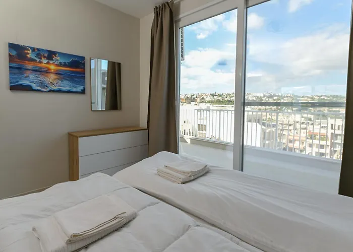 Lovely And Spacious Penthouse 2 Bed 1 Bath With Wide Panoramic Views Appartamento Pembroke